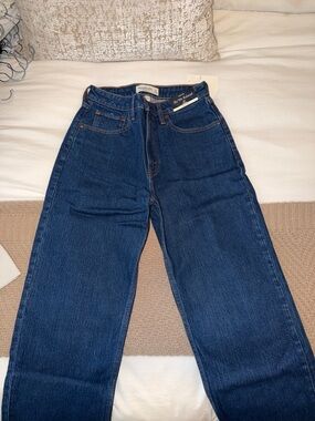 Abercrombie 90’s Relaxed Curve Love Jeans Size 27R Brand New